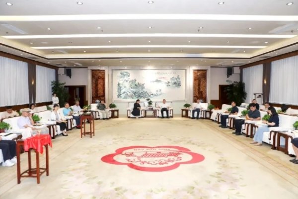 中金策略 携手多领域专家，汾酒带来酒与礼的盛会