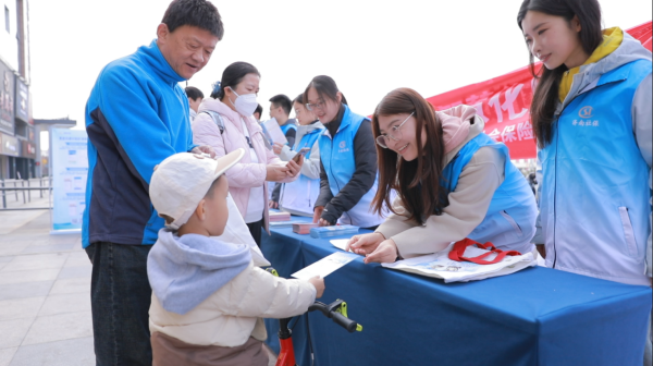 易配资 济南市2025年“社保服务进万家”活动启动——“高质量参保 智慧化服务”广场宣传活动成功举办